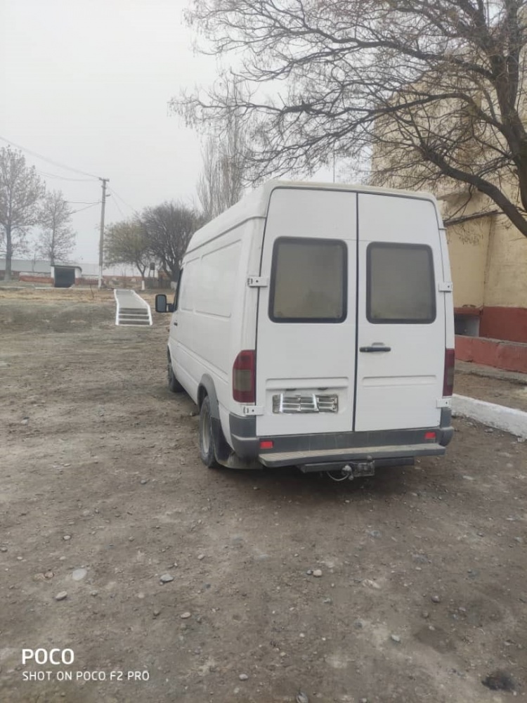 Гражданин Таджикистана пытался нелегально вывести из КР 3 тонны ГСМ