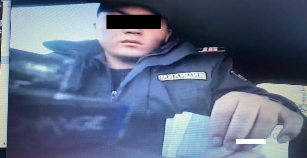 По делу о взятках на дорогах задержан глава УОБДД Чуйской области