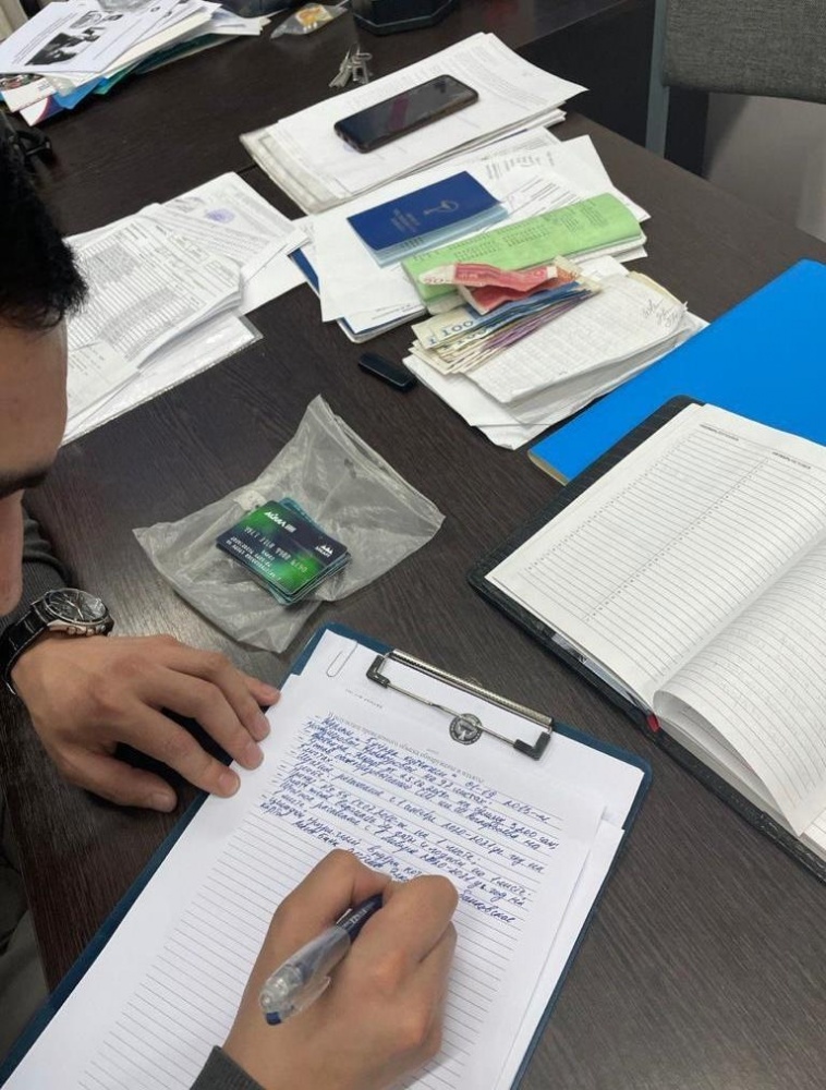 АКС ГКНБ: Директор школы в Таласской области присваивала зарплаты учителей