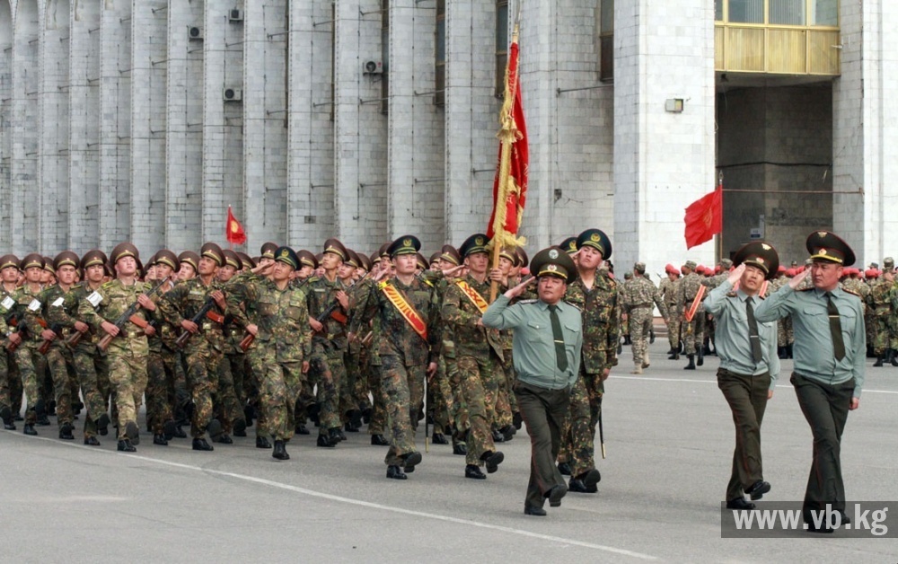 Парад в бишкеке. Военный парад Бишкек. Парад Победы Кыргызстан. Кыргызстан армия парад. Военные парады в Кыргызстане ко Дню Победы.