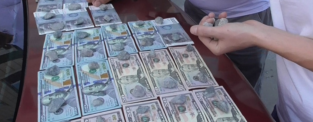 В Бишкеке с поличным за взятку задержан милиционер. Он был под наркотиками