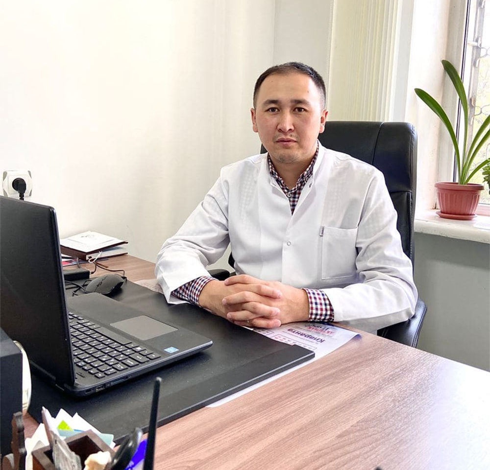 Женщине, выпившей уксус в Бишкеке, провели уникальную для КР операцию
