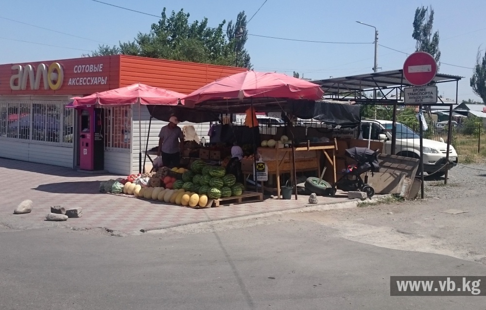 Стихийная торговля. Нарушители вокруг Орто-Сайского рынка неприкасаемы