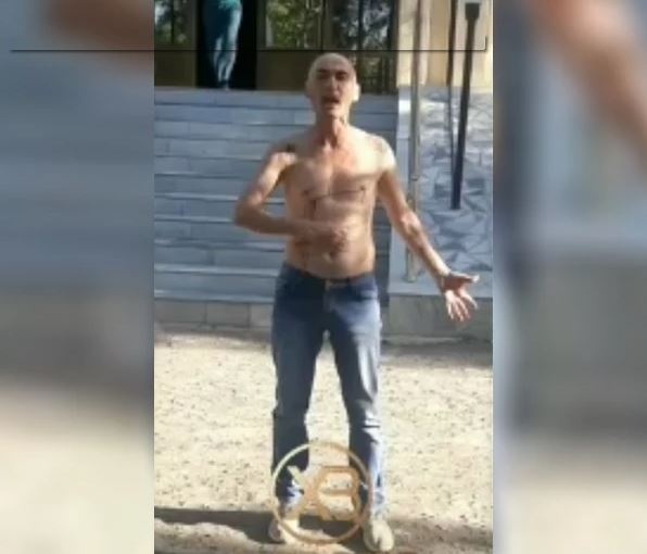 В Узбекистане пьяный вор в законе изрезал себя бритвой перед зданием ОВД - Vimarsana News