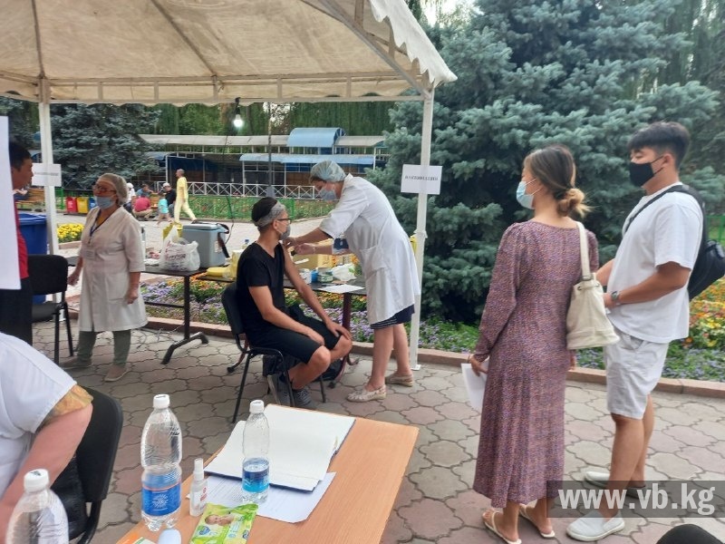 В каких торговых центрах желающие могут получить вакцину от COVID-19