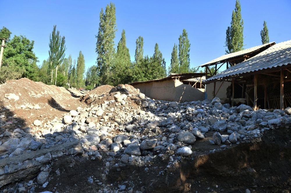 Глава Кабмина ознакомился с ходом ликвидации последствий ЧС на юге страны