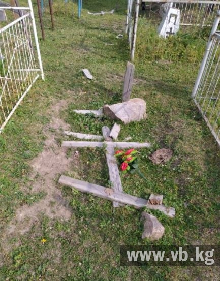 Русские жители Ак-Тюза просят остановить беспредел на их кладбище