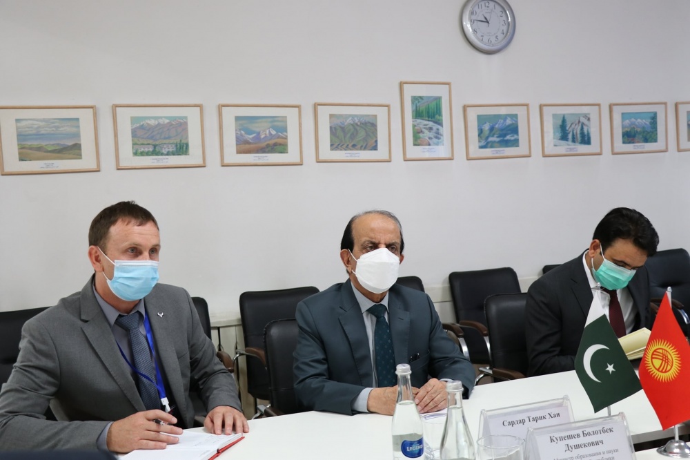 Минобраз КР готов обучать студентов из Пакистана в медвузах Кыргызстана