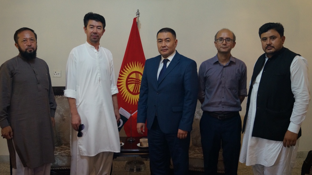 Посол Кыргызстана встретился с этническими кыргызами в Пакистане