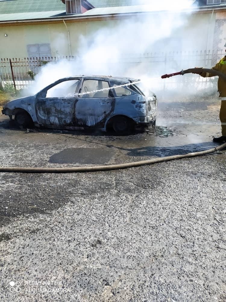 В Сузакском районе сгорела машина Ford Focus