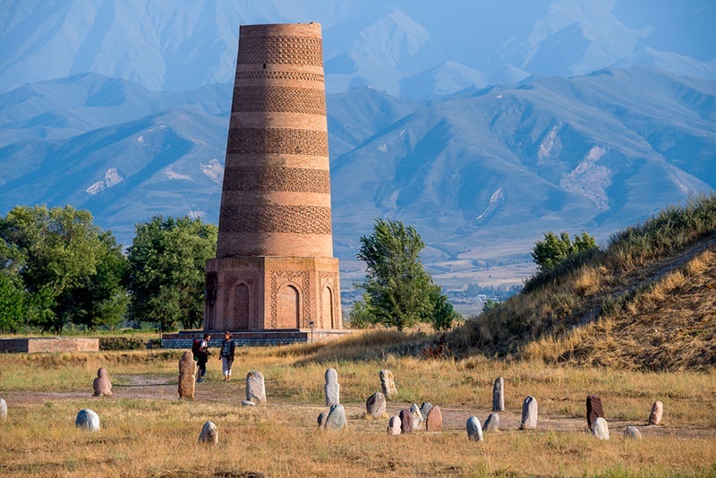 Баласагун. Башня Бурана Киргизия. Токмак башня Бурана. Киргизия достопримечательности башня Бурана. Башня Бурана Чуйская Долина.