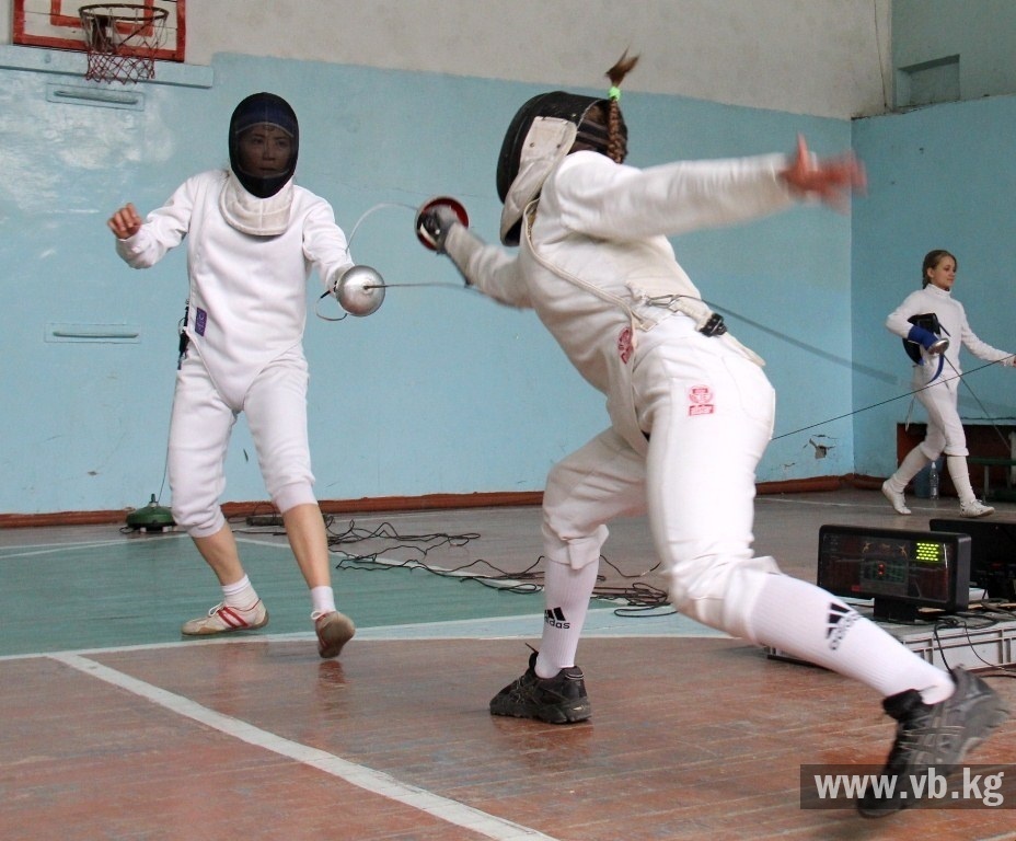 В Бишкеке прошел чемпионат города по фехтованию