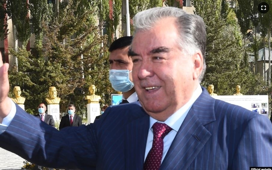В Таджикистане предложили установить памятник Эмомали Рахмону