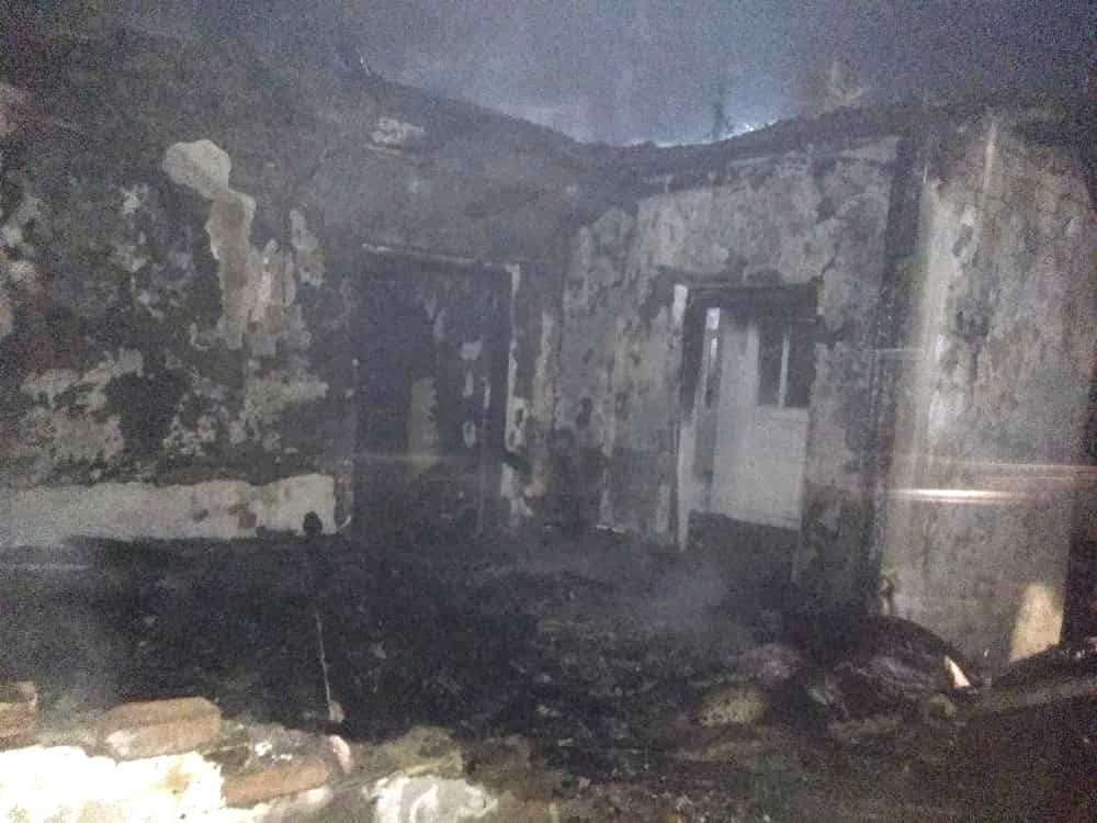 В Оше полностью сгорел жилой дом