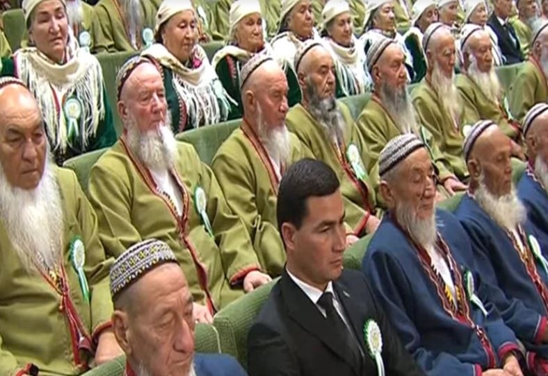 От бюджетников в Туркменистане требуют блюсти "чистоту" туркменского языка