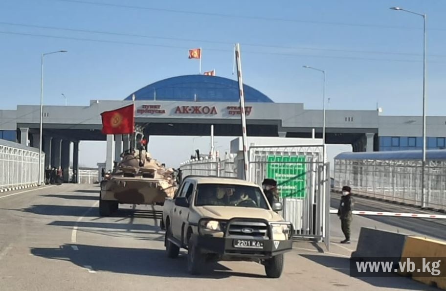 Камчыбек Ташиев встретил на границе военнослужащих Кыргызстана (фото)
