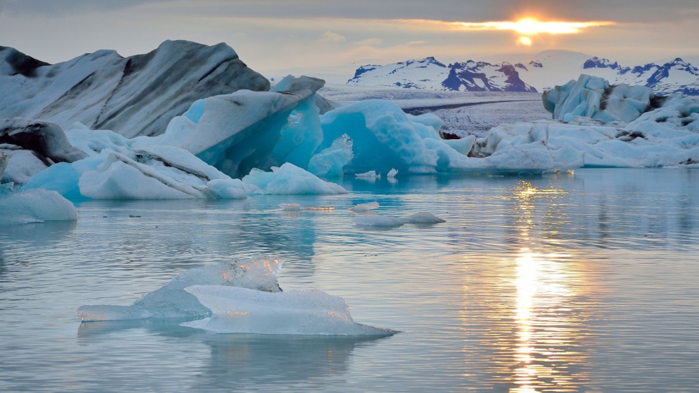 Одновременное потепление в Арктике и Антарктике является совпадением