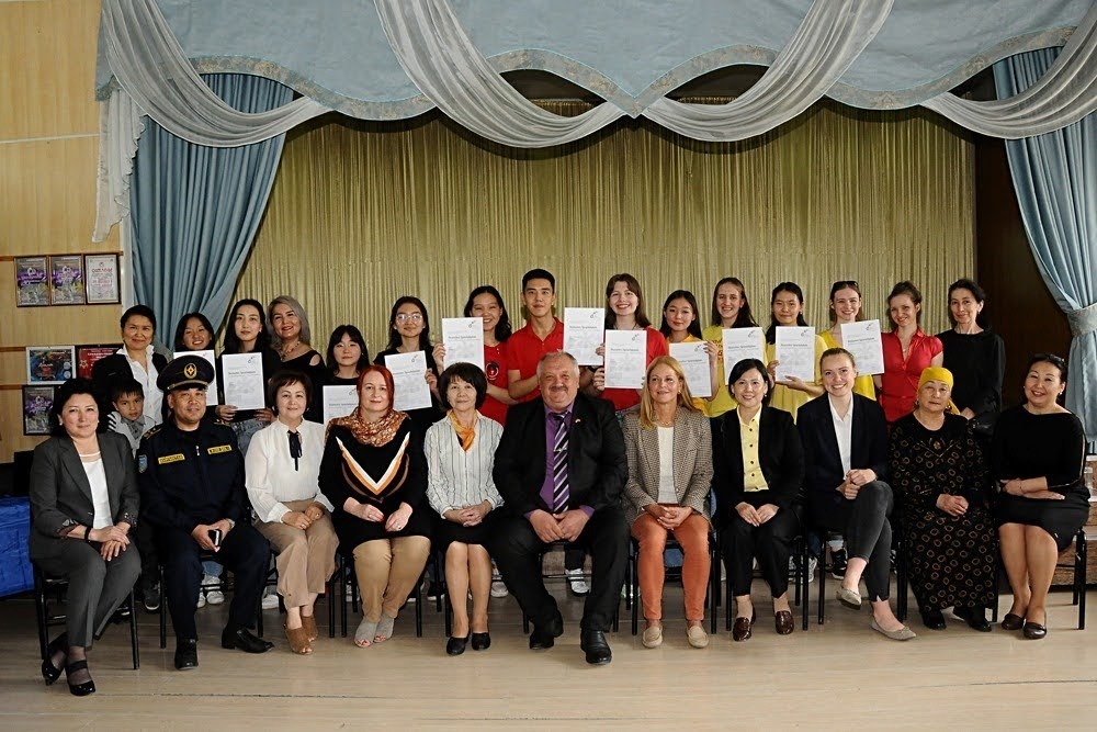 Юные бишкекчане получили немецкий языковой диплом II ступени