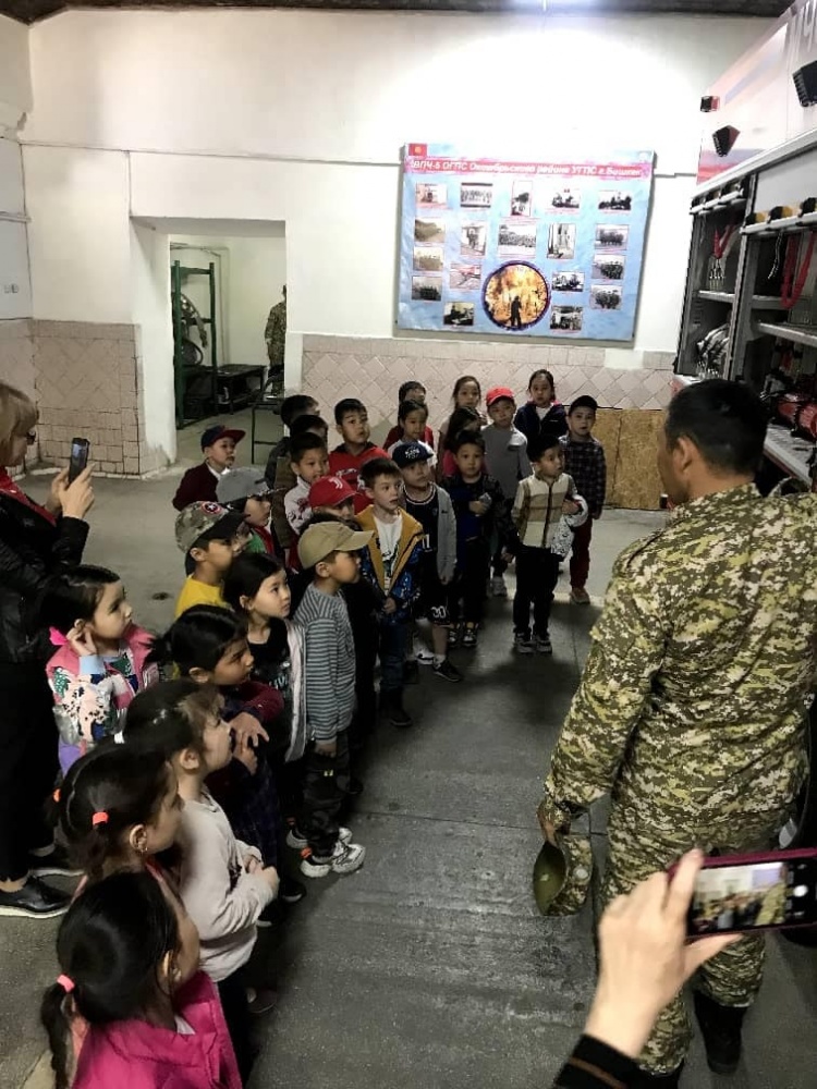 Для школьников провели экскурсию по пожарной части