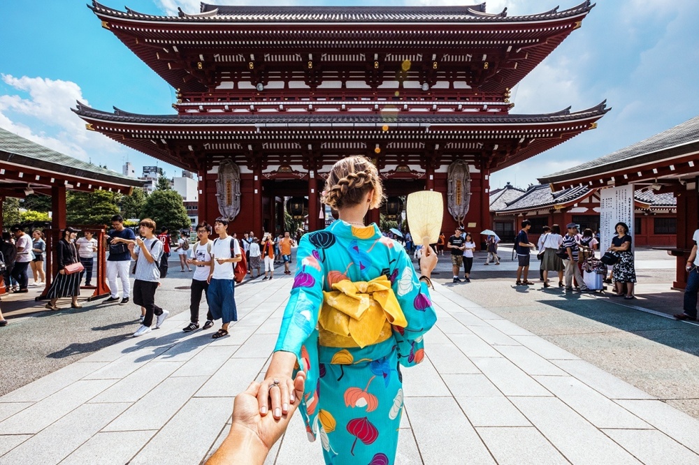 Япония с начала пандемии вновь возобновит прием туристов