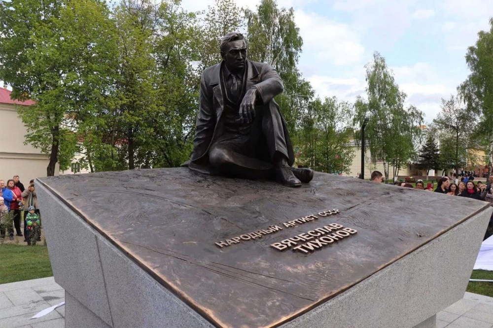 В Подмосковье открыли памятник Вячеславу Тихонову