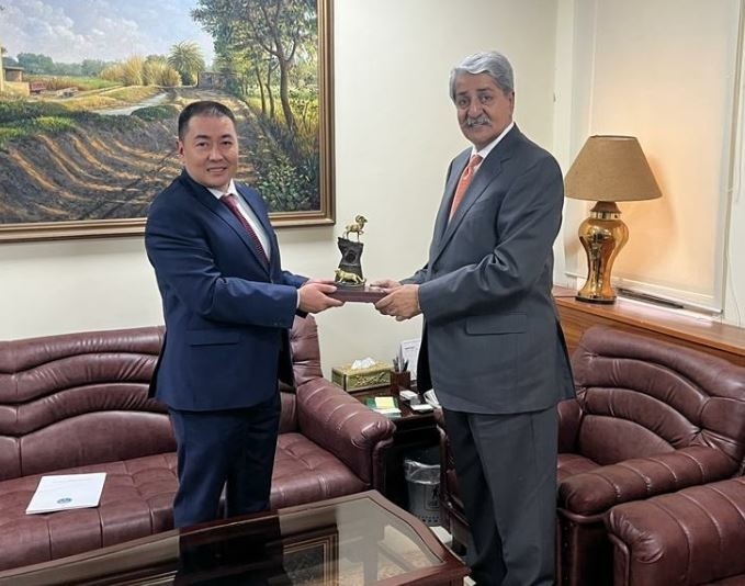 Посол Кыргызстана обсудил с министром коммерции Пакистана проект CASA-1000