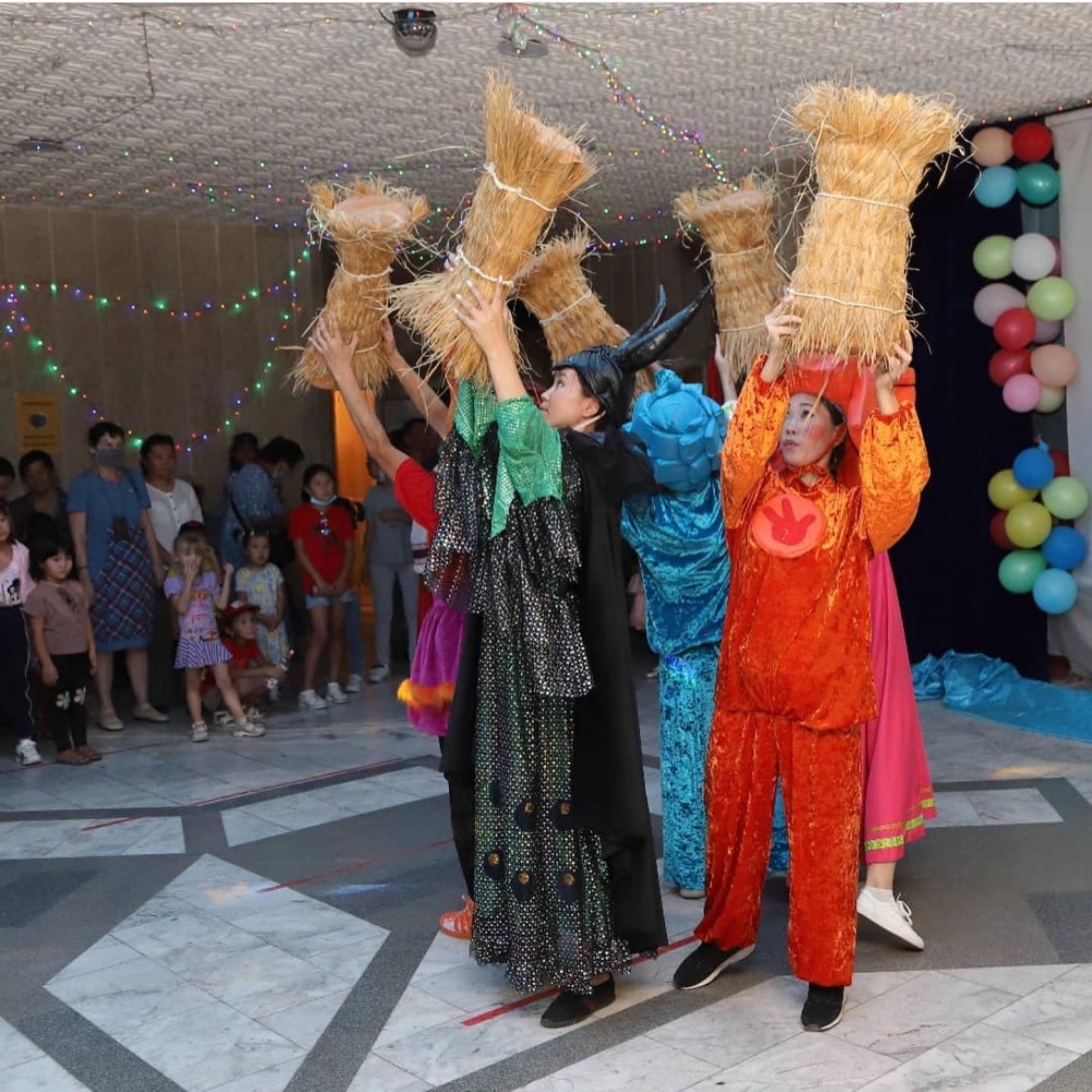 Театр кукол приглашает всех на шоу в честь Дня независимости Кыргызстана