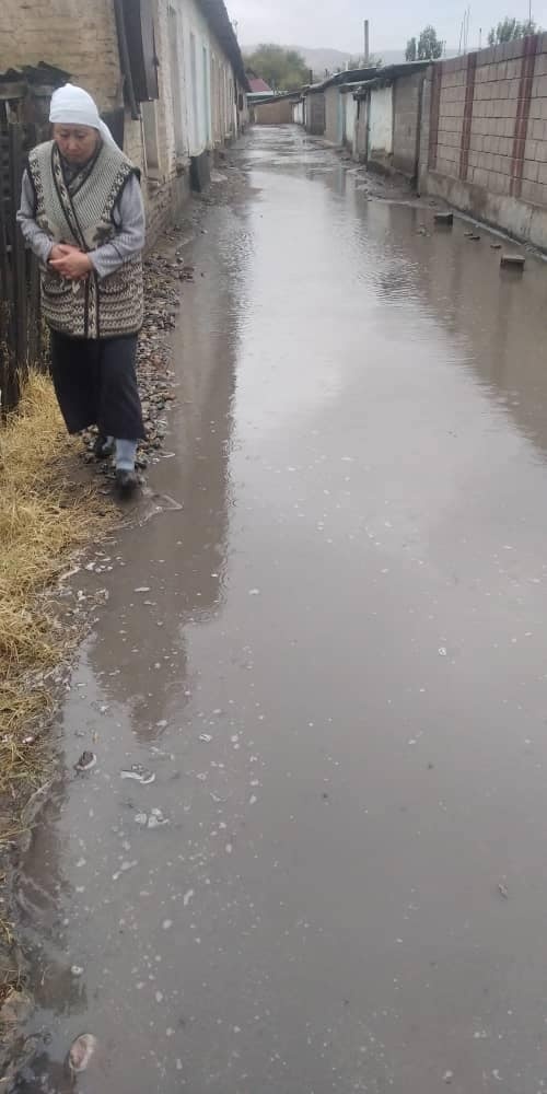 В Джалал-Абадской области из-за ливневых дождей затопило жилые дома