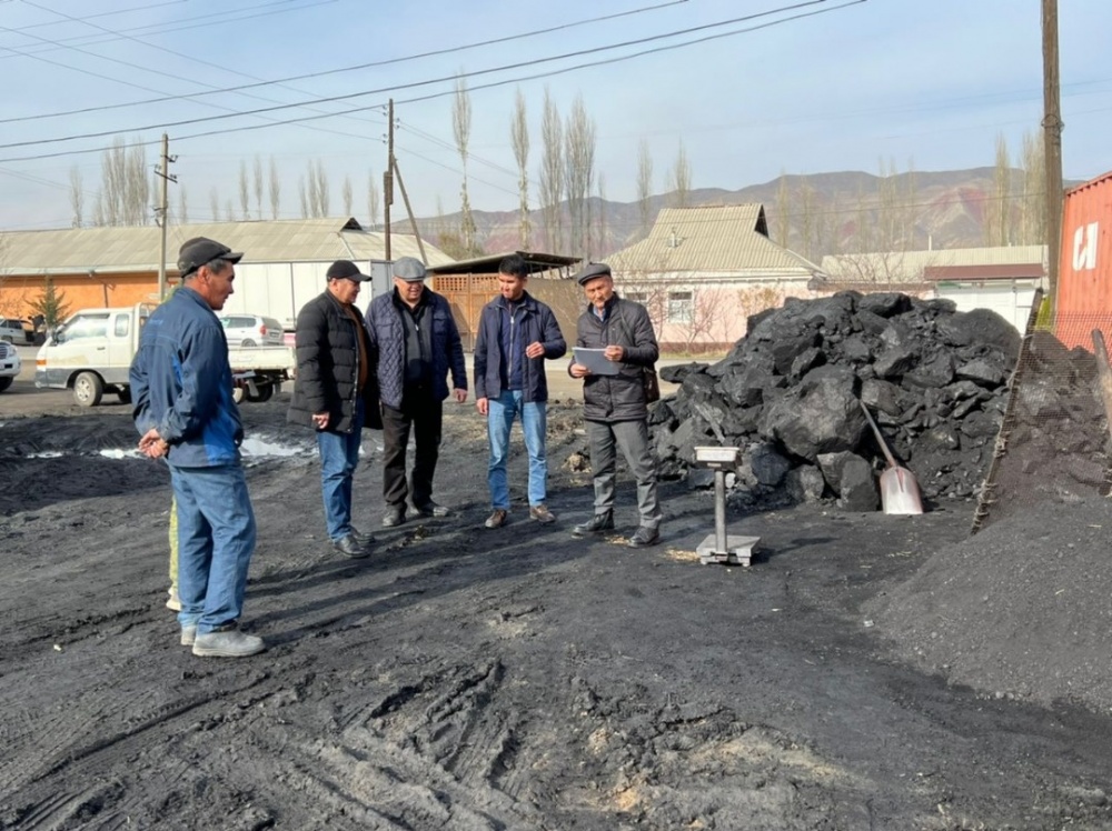 В Ошской области провели мониторинг цен на уголь