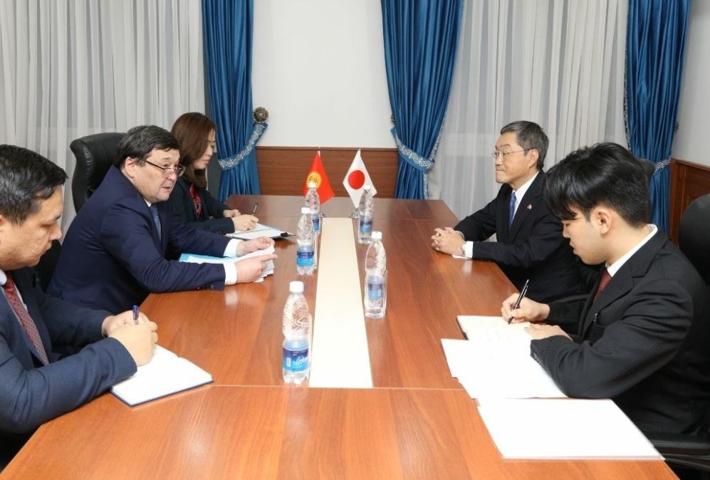 Замглавы МИД встретился с новым послом Японии в Кыргызстане