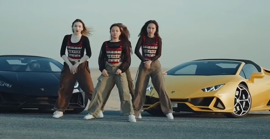 Танец кыргызстанской группы "4 girls" набирает популярность в соцсети
