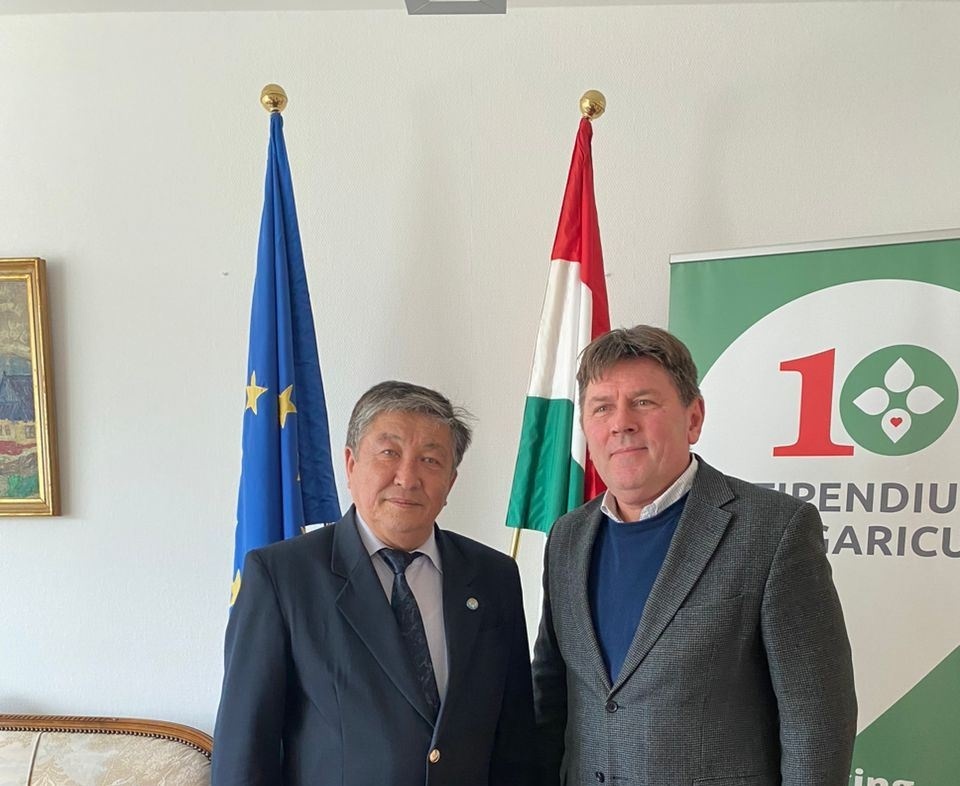 Посол Кыргызстана в Венгрии встретился с Миклошем Лендьелем