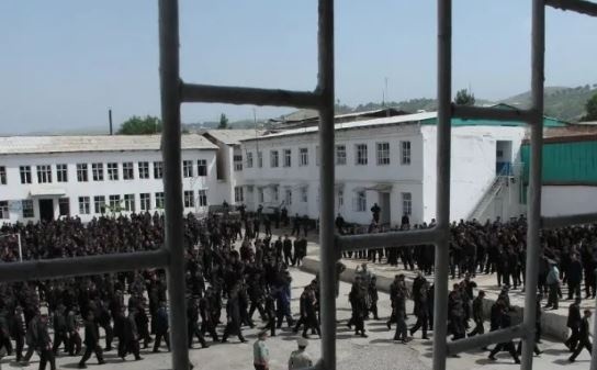Сотрудник посольства КР в РФ посетил осужденных в Якутии кыргызстанцев