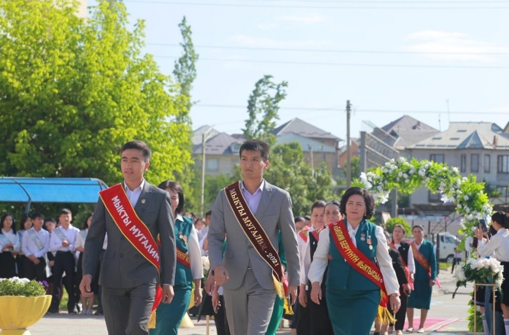 Город Ош школы. Ветеран 9 май город Ош. Мэрия города Ош Silk to Osh.