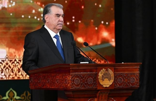 Эмомали Рахмон выразил недовольство многократным хаджем таджикистанцев