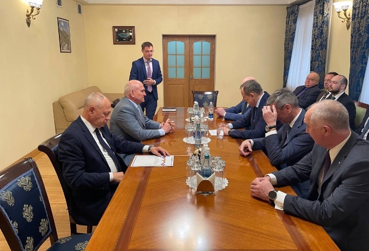 Александр Дрозденко в Кыргызстане провел рабочую встречу с послом России
