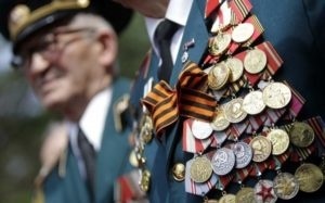 В Кыргызстане ветеранам войны и труда выплатят по 100 тысяч сомов