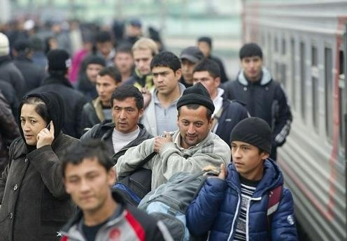 Мирзиёев поручил чиновникам трудоустроить 115 тысяч вернувшихся мигрантов
