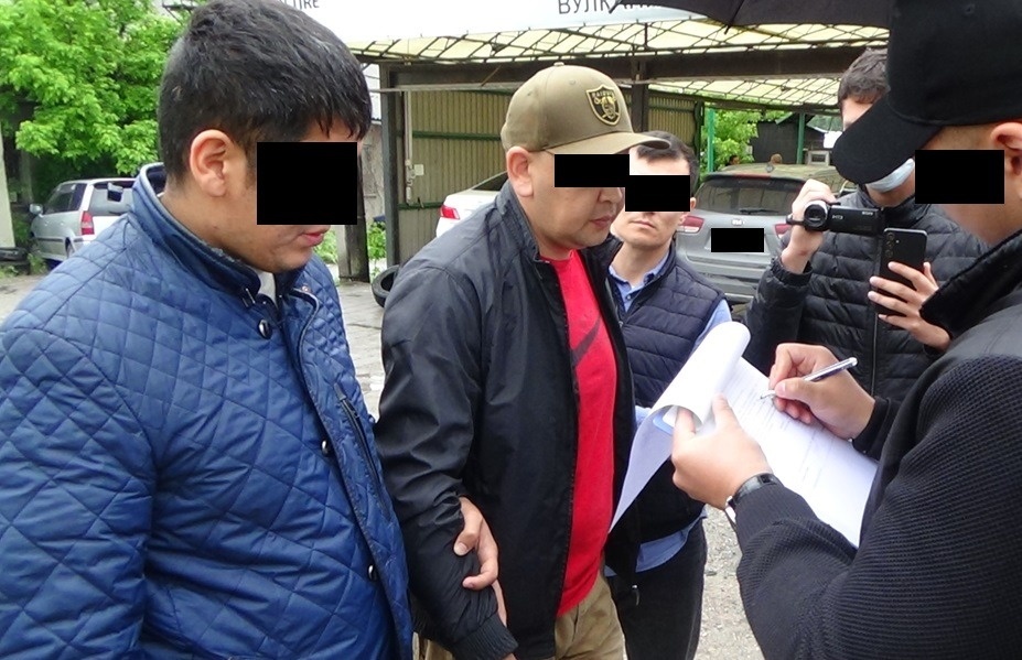 ГКНБ при получении взятки задержан офицер военного комиссариата