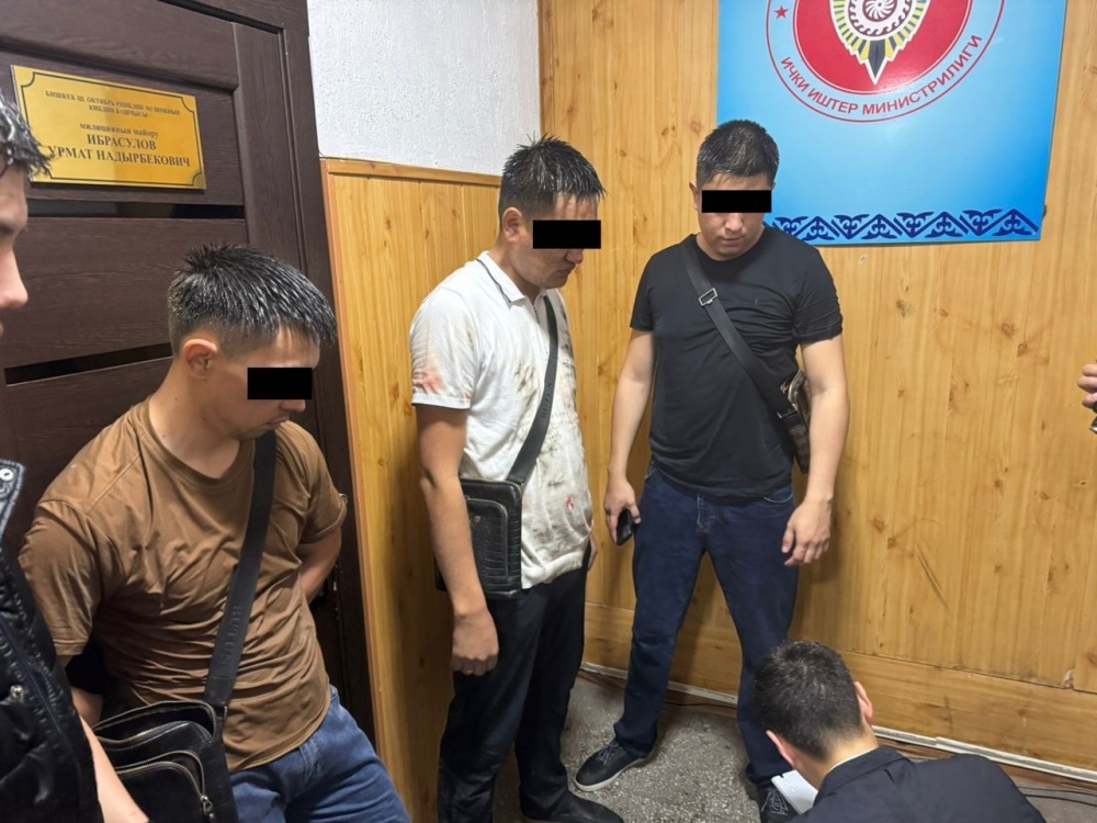 Задержаны милиционеры за вымогательство 300 тыс. сомов у гражданина РУз
