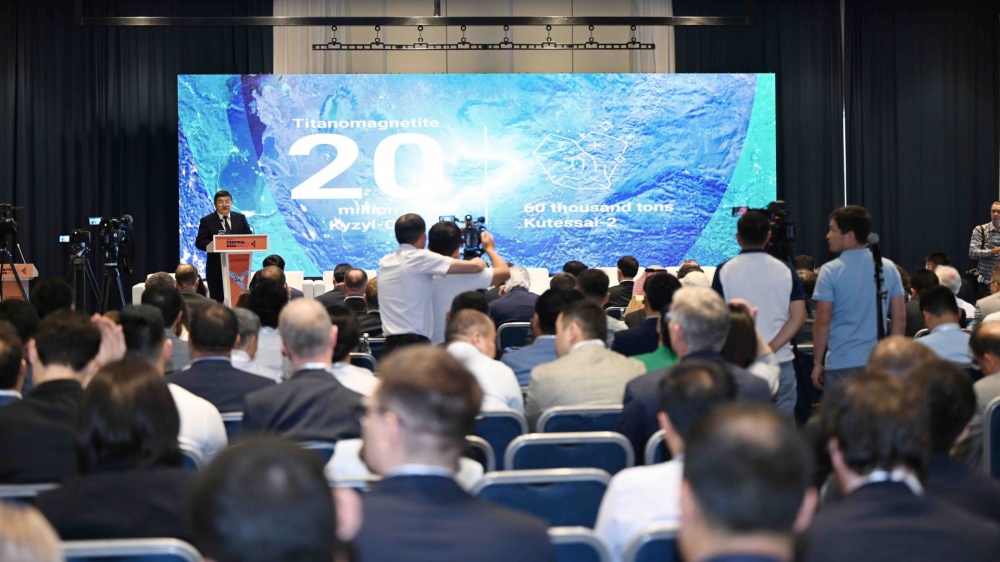 Акылбек Жапаров оценил успехи КР на форуме " MINEX Центральная Азия"