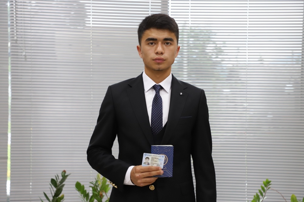 Футболист из Оша получил гражданство КР благодаря Камчыбеку Ташиеву