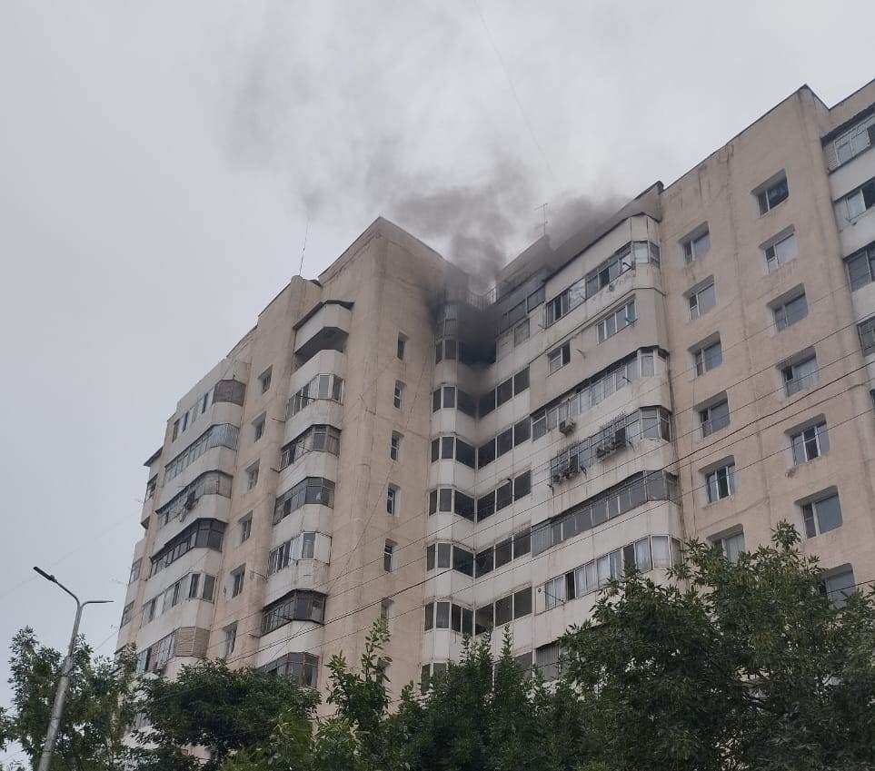 На 12 этаже жилого дома на улице Фучика произошел пожар