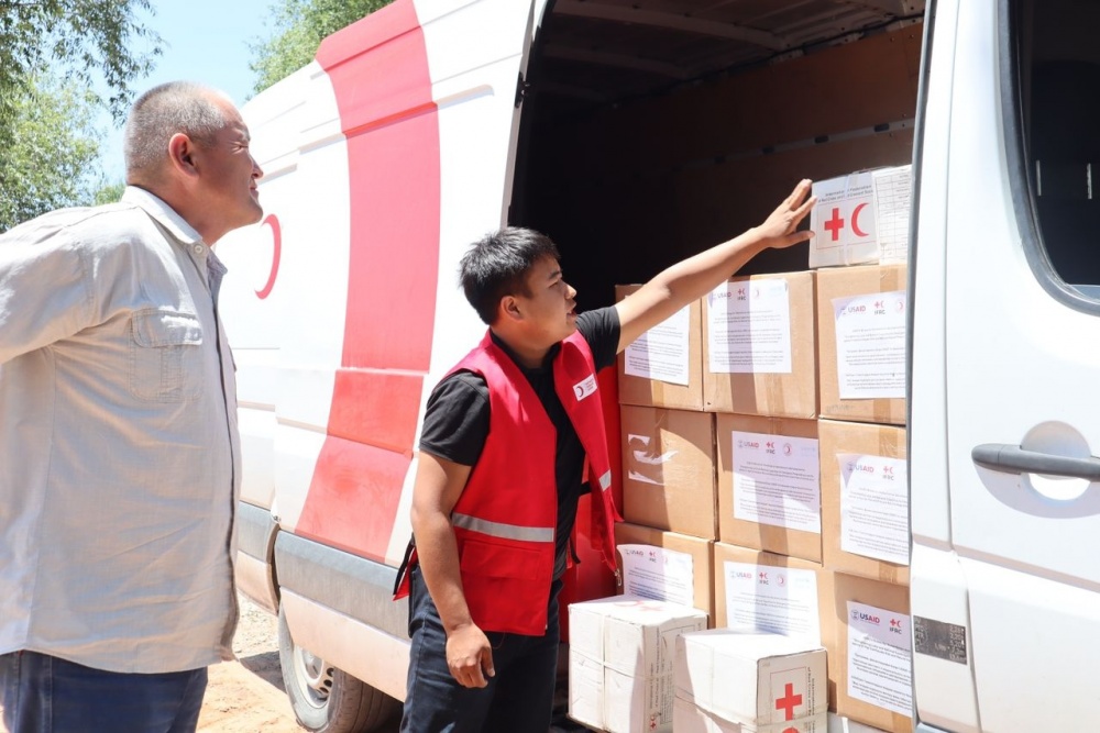 Более 1000 пострадавших от наводнений получили помощь от Красного Креста