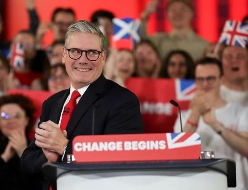 Лейбористская партия выигрывает выборы в Британии впервые за 19 лет