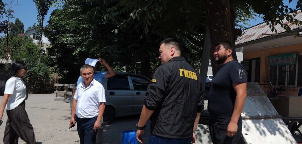 ГКНБ возбуждено уголовное дело за нарушение сроков ремонта дорог в Бишкеке