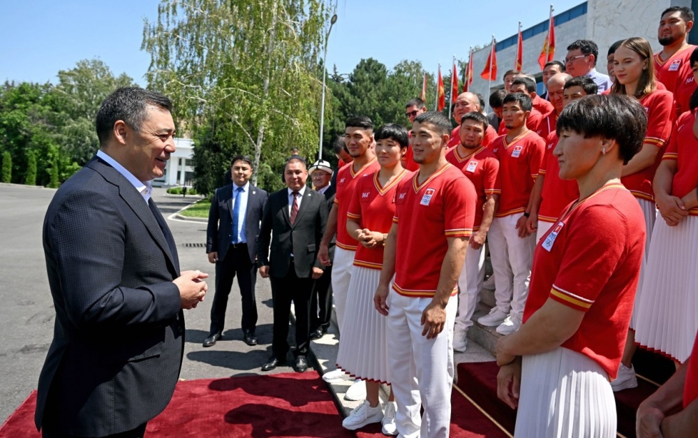 Садыр Жапаров пожелал удачи кыргызским спортсменам на Олимпийских играх