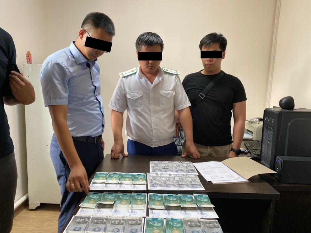 При получении взятки задержан сотрудник прокуратуры Айтматовского района