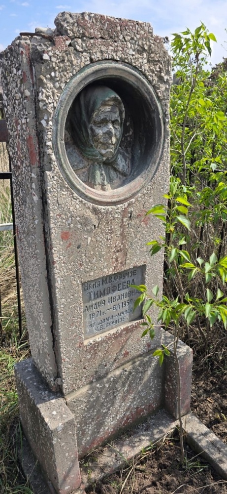"Памятник на могиле няни Михаила Фрунзе в Бишкеке нуждается в реставрации"