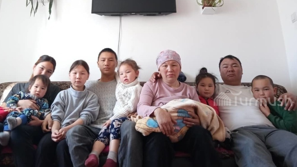 В КР дети матерей-героинь могут получить льготы при поступлении в вузы